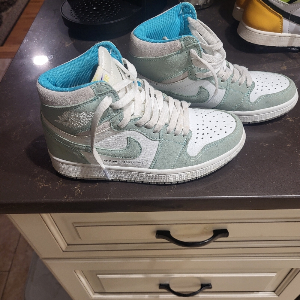 Jordan 1 Retro High OG Turbo Green Sneakers